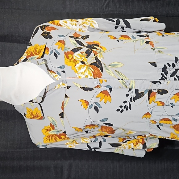 Button down floral 💯 rayon dress - Picture 3 of 6